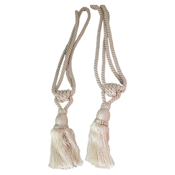 Vintage Set of 2 Ivory Tassel Curtain Tie Backs - Picture 1 of 3